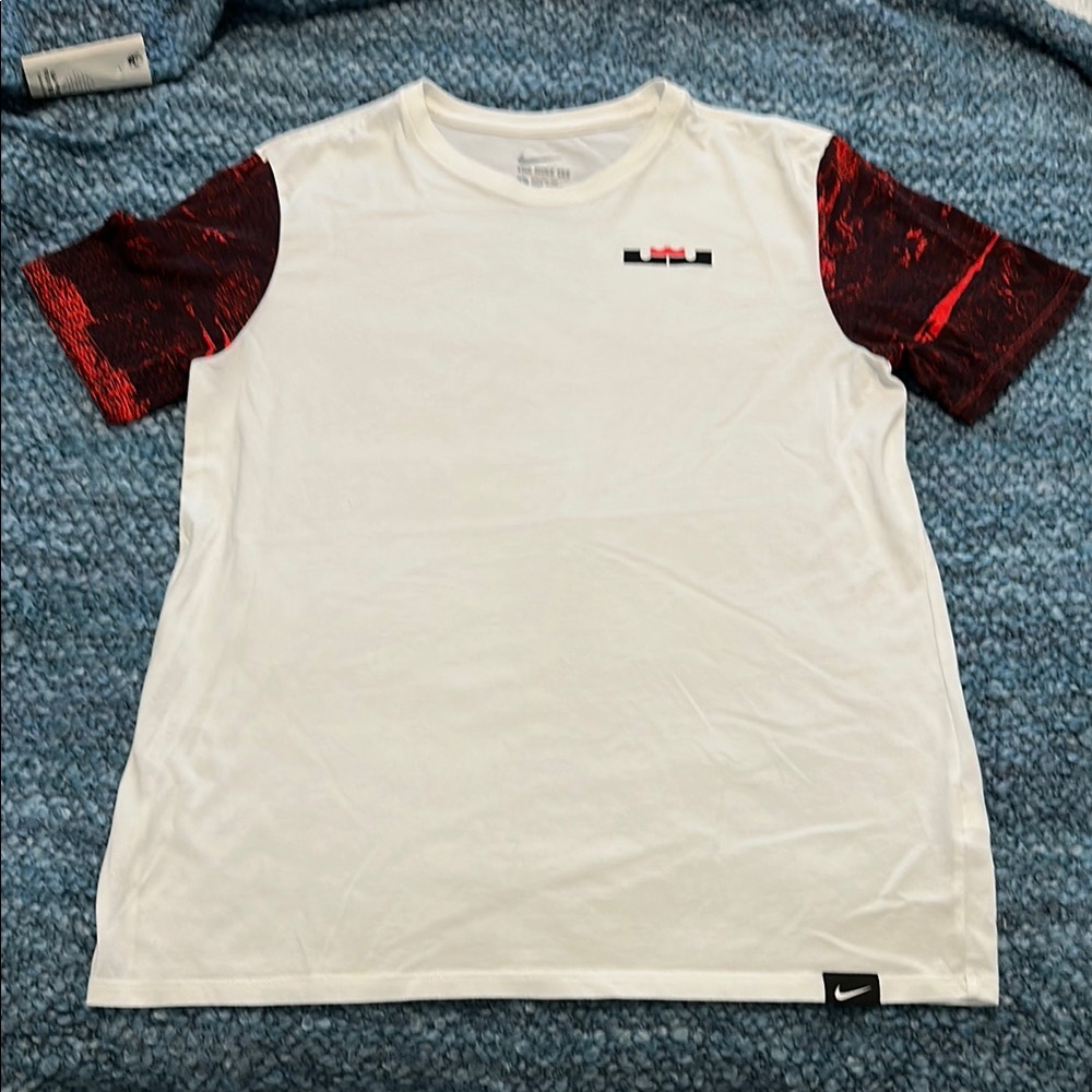 Nike White and Red Short Sleeve Tee